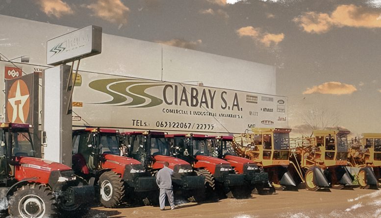 Primera casa comercial de CIABAY S.A. con tractores Case IH en exhibición