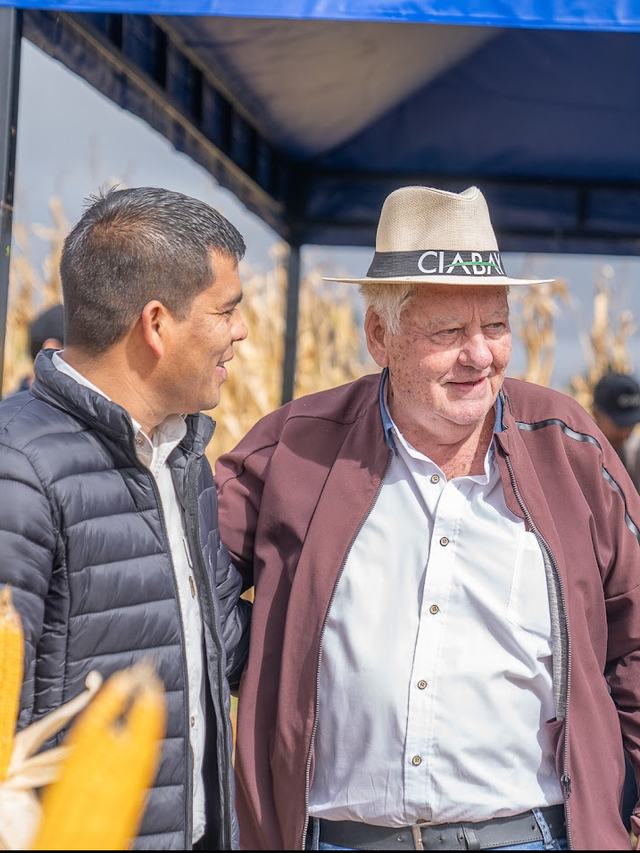 Productores conversando en un día de campo CIABAY