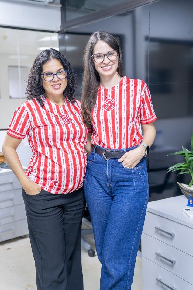 Compañeras de CIABAY en la oficina