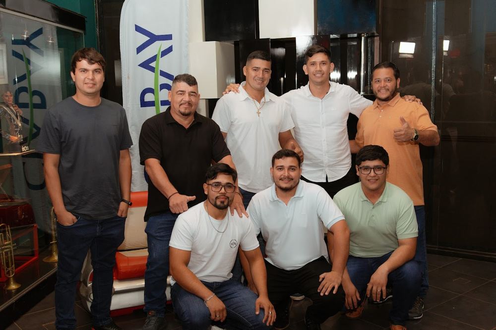 Grupo de colaboradores de CIABAY en un evento del equipo