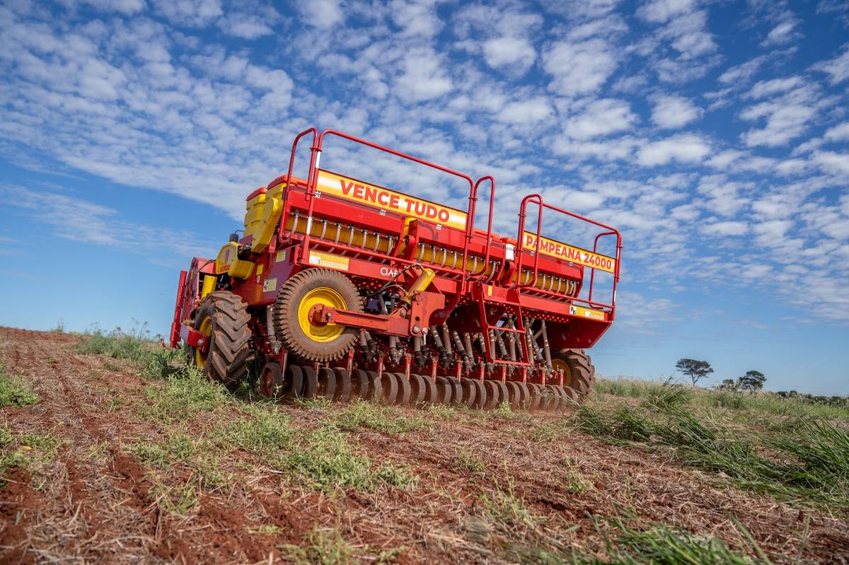 Sembradora Vence Tudo Pampeana 24000 trabajando en el campo